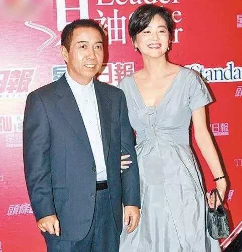 林青霞自曝豪門生活「被3傭人隨身伺候」,60歲生日「老公送57坪獨立公寓」一覽維多利亞港!