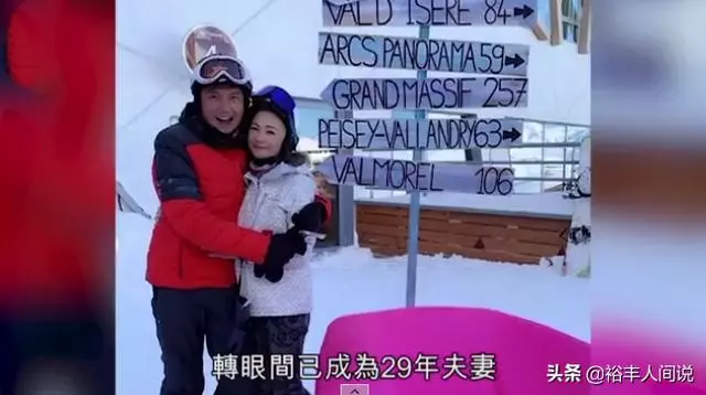 「凍齡男神」關禮傑一家四口現身,畫面很溫馨,兩個女兒顏值超高