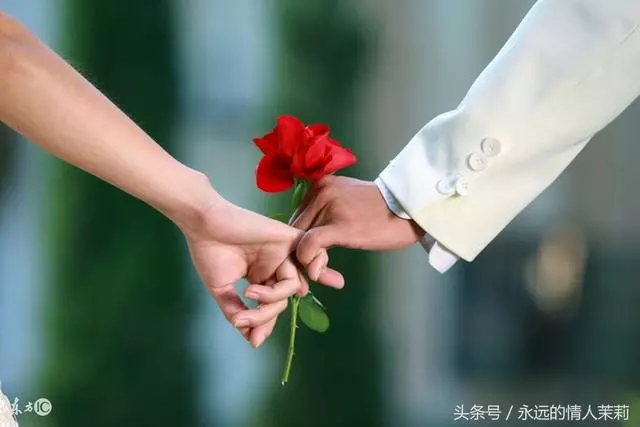 離婚兩年,在菜市場偶遇前妻和兒子,看到她的穿著,我愣住了!