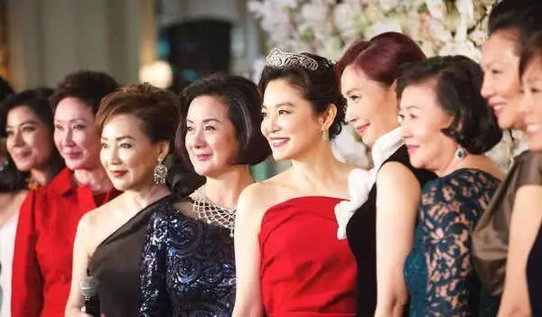 64歲林青霞豪門生活曝光,光私人菲傭就三個?可惜顏值沒被遺傳啊