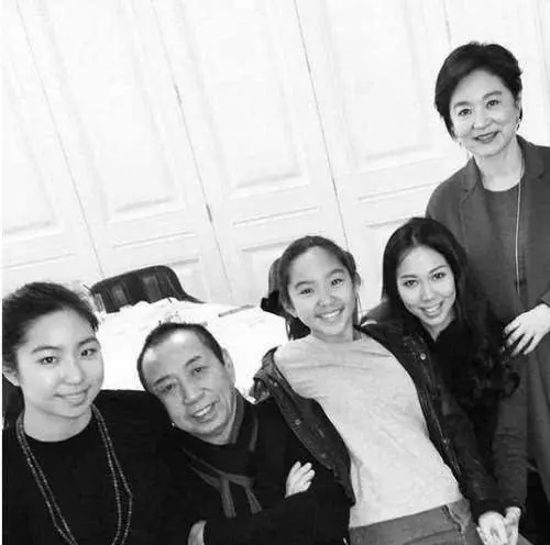 64歲林青霞豪門生活曝光,光私人菲傭就三個?可惜顏值沒被遺傳啊