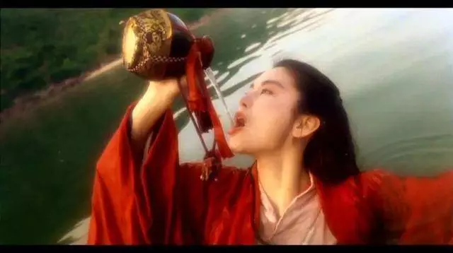64歲林青霞豪門生活曝光,光私人菲傭就三個?可惜顏值沒被遺傳啊
