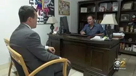 走失的狗狗被人領走,當女子想要回它時,對方的態度讓她崩潰