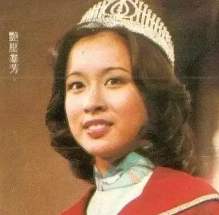 郭晶晶獲婆婆30萬名表,全城都酸了,她婆婆兩嫁豪門才更讓人羨慕