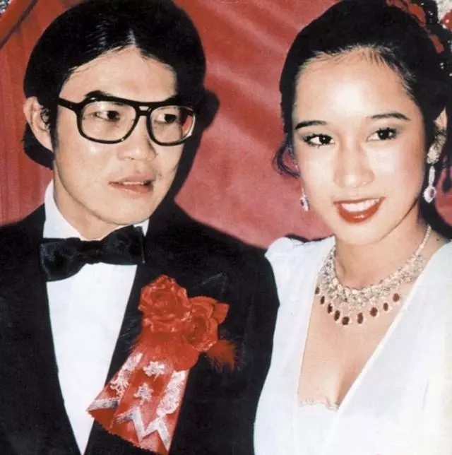 郭晶晶獲婆婆30萬名表,全城都酸了,她婆婆兩嫁豪門才更讓人羨慕