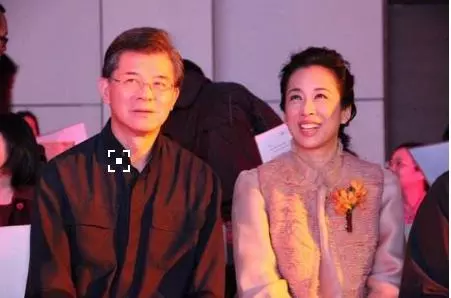 郭晶晶獲婆婆30萬名表,全城都酸了,她婆婆兩嫁豪門才更讓人羨慕