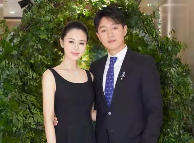 佟大為倆女兒曝光基因強大,11歲大女兒身材高挑意外撞臉王祖賢