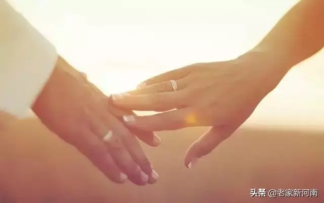 夫妻就像左右手,摸著總沒感覺,痛了才明白(感人至深)