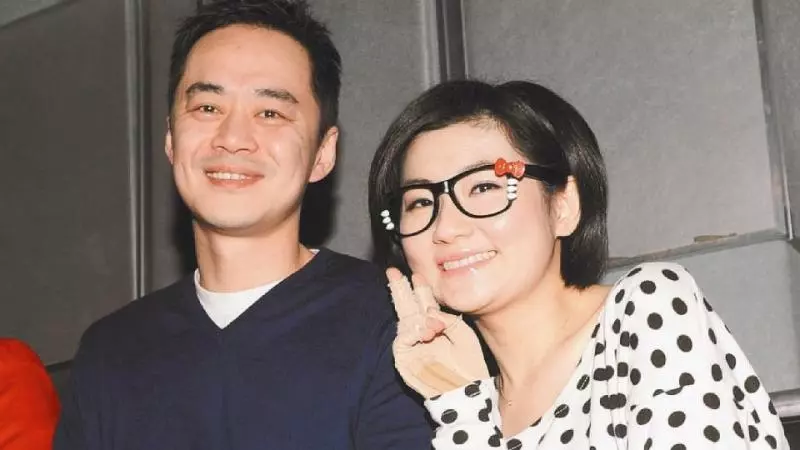 才剛回台灣!Selina不顧時差「直奔餐廳夜會前夫」,好姊妹也到場「透露跟張承中關係」!