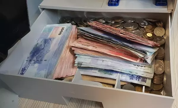 幫老公哭哭!老婆從遊戲機「挖出海量私房錢」氣噗噗:難怪不給我鑰匙,網默哀「起碼能出國好幾趟」!