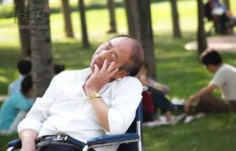 老年人上歲數後「睏了就睡、餓了就吃」,是正確養生習慣嗎?