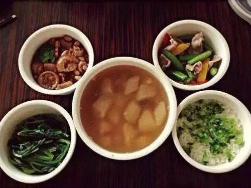 老年人上歲數後「睏了就睡、餓了就吃」,是正確養生習慣嗎?
