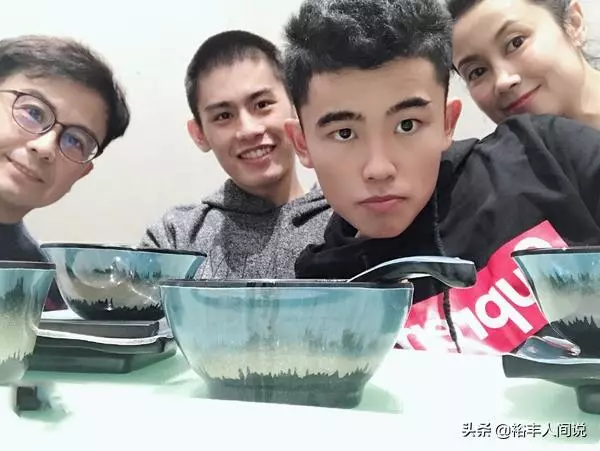 「星爺配角」黃一山果然是好父親!大兒重病小兒留學,他拚命賺錢