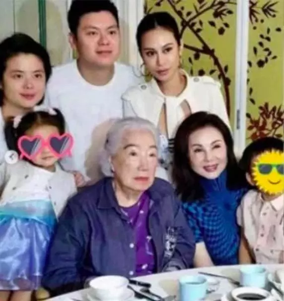 離婚24年!謝玲玲63歲生日「前婆婆幫慶生」92歲神采奕奕 曾喊話「不要兒子要兒媳」情同母女