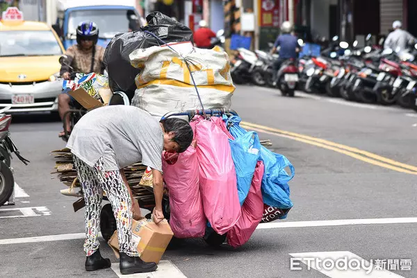 窮人別生小孩?女大生淚訴「沒有一天不恨爸媽」,她怨嘆「出生是來受苦的」:憑什麼要我接受