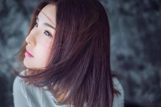 落難後去弟弟家借錢,無意偷聽到弟弟弟媳談話,我趁夜悄悄溜了