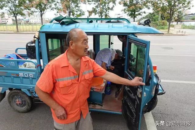 66歲清潔工「帶病妻掃馬路」無微不至10年!醫生預言「活不過10年」如今已過20年頭:只求一起變老