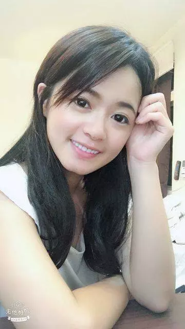 正妹本想買假牙玩具來搞笑,沒想到卻意外獲得好評:太適合妳了吧!天使笑容!