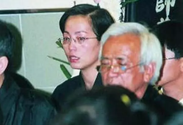 「一代道長」林正英離開時年僅45歲!「丑角」女友為他披麻戴孝 見者無不落淚:他最讓我刻骨銘心