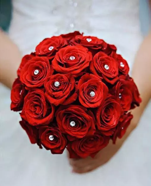 心理測試:婚禮上,你最想要接住哪一束捧花,測你何時結婚,神准