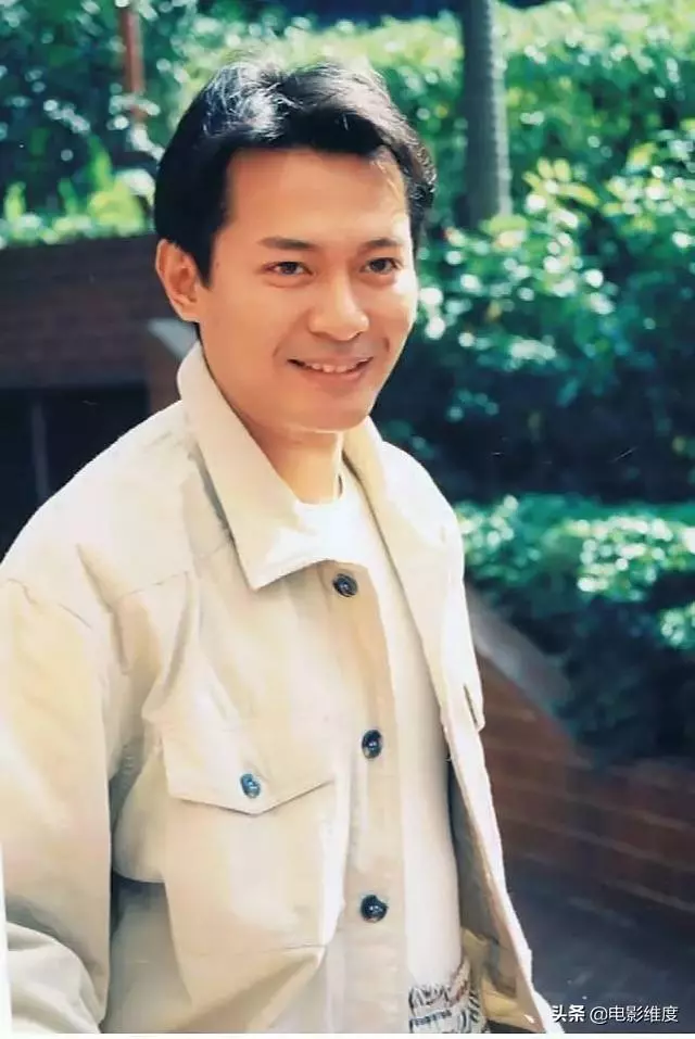 「娶大8歲妻子」婚內出軌老婆選擇原諒,後患憂鬱「轉行賣保險」不再留戀演藝圈!