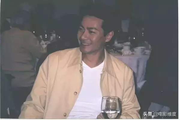 「娶大8歲妻子」婚內出軌老婆選擇原諒,後患憂鬱「轉行賣保險」不再留戀演藝圈!