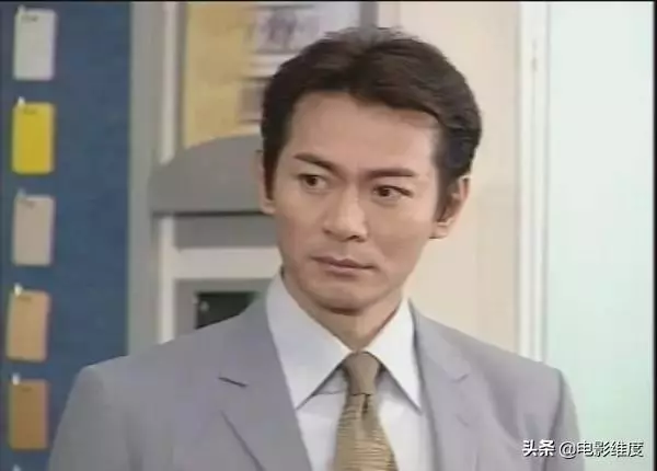 「娶大8歲妻子」婚內出軌老婆選擇原諒,後患憂鬱「轉行賣保險」不再留戀演藝圈!