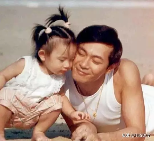 「娶大8歲妻子」婚內出軌老婆選擇原諒,後患憂鬱「轉行賣保險」不再留戀演藝圈!