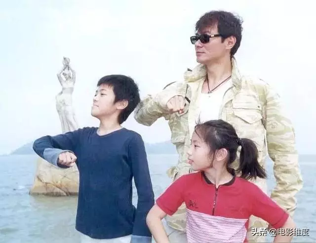 「娶大8歲妻子」婚內出軌老婆選擇原諒,後患憂鬱「轉行賣保險」不再留戀演藝圈!