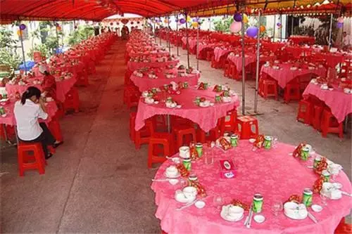 「娶大8歲妻子」婚內出軌老婆選擇原諒,後患憂鬱「轉行賣保險」不再留戀演藝圈!
