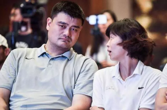 姚明夫人葉莉大膽爆料,和400斤姚明的私生活,姚明尷尬極了!