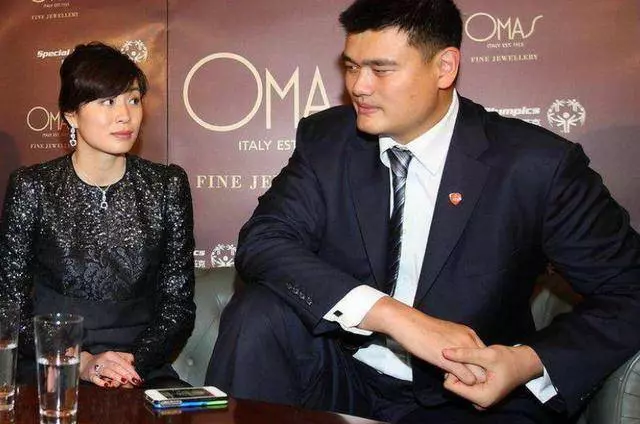 姚明夫人葉莉大膽爆料,和400斤姚明的私生活,姚明尷尬極了!