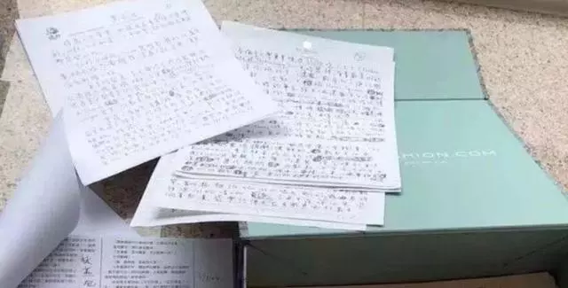 曾被前夫鍾鎮濤暗諷,遭兒子女兒「嫌棄」,56歲章小蕙活成大才女
