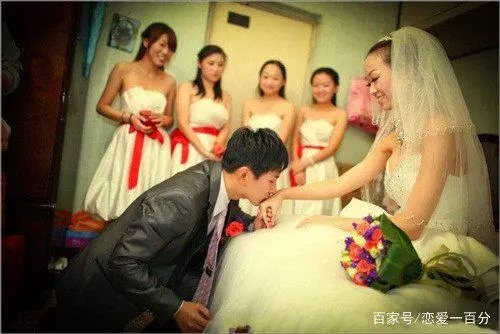 兒媳要改嫁婆婆百般勸阻,看到來接親的新郎,婆婆卻笑著送上了嫁妝