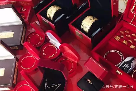 兒媳要改嫁婆婆百般勸阻,看到來接親的新郎,婆婆卻笑著送上了嫁妝