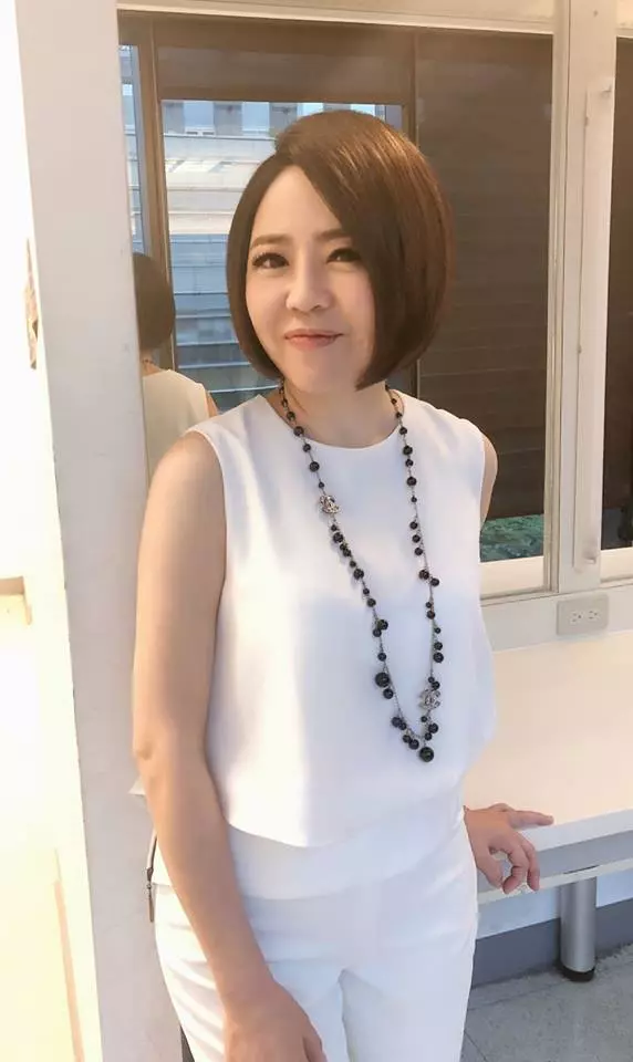 于美人再陪女兒赴倫敦上學!感性寫信「道盡母親心聲」,意外曝20年前暖心故事:謝謝妳的擁抱~~