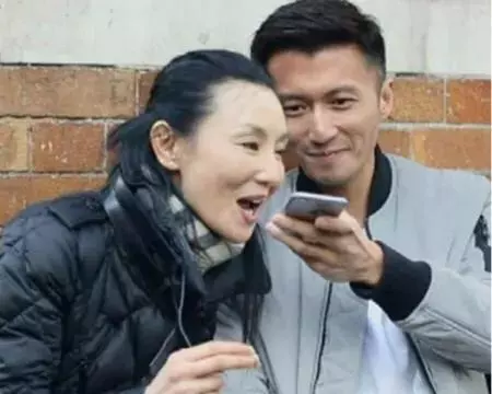 53歲張曼玉上謝霆鋒節目,網友:這和張柏芝太像了!