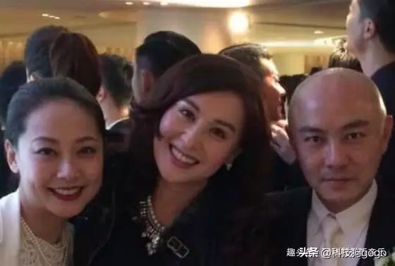 她是張衛健的初戀情人!因張衛健破產而分手!如今被家暴12年