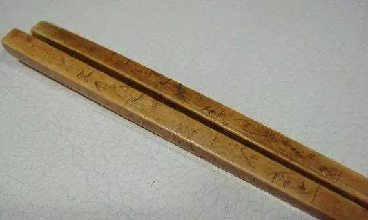 這幾種筷子千萬不要買,買了也不要用,很多家庭都有,快回家扔掉