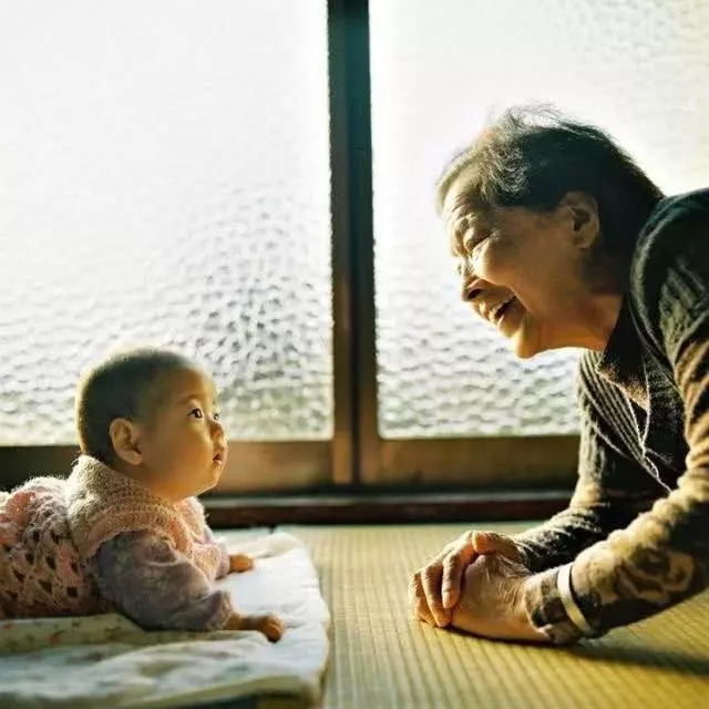 跨越四代祖孫情!84歲曾祖母與曾孫女的「農村生活」,「平凡就是幸福」珍惜眼前人~