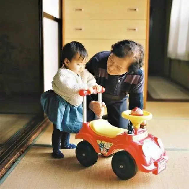 跨越四代祖孫情!84歲曾祖母與曾孫女的「農村生活」,「平凡就是幸福」珍惜眼前人~