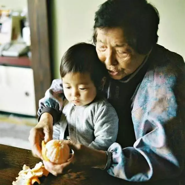 跨越四代祖孫情!84歲曾祖母與曾孫女的「農村生活」,「平凡就是幸福」珍惜眼前人~
