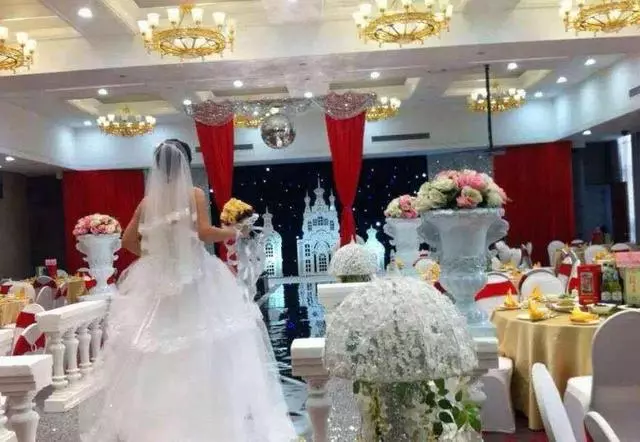 我結婚父母沒收彩禮,婚後回門對象悄悄留了張十萬的銀行卡!