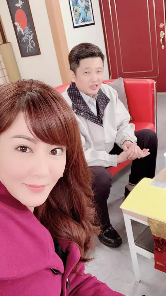 《大時代》蔡佳麟「入圍金鐘」愛妻送200萬名車,相戀24年行程必報備「薪水全給老婆」不怕假戲真做!