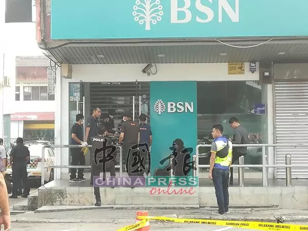 疑丟炸彈炸提款機 ,匪徒搶錢不果空手逃