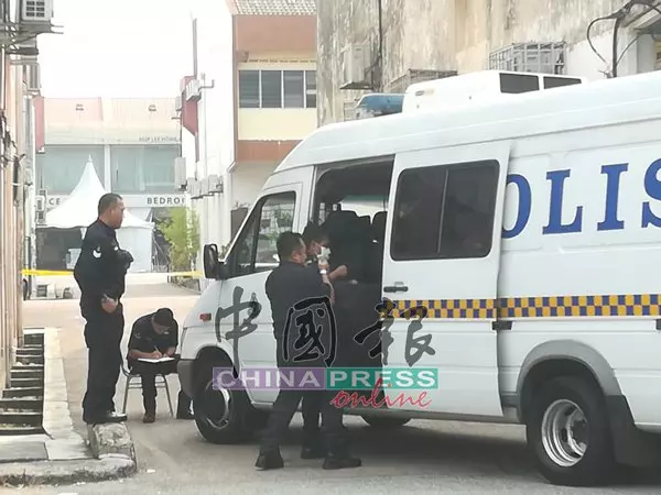 疑丟炸彈炸提款機 ,匪徒搶錢不果空手逃
