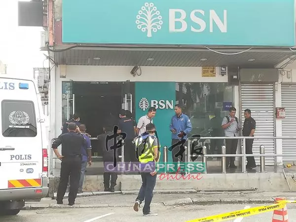 疑丟炸彈炸提款機 ,匪徒搶錢不果空手逃