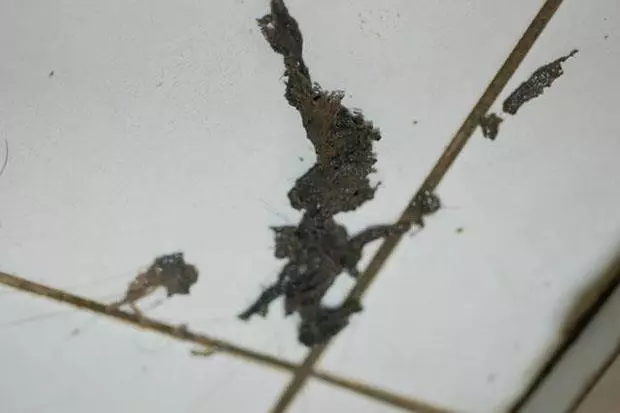 水管總是堵塞?教你用「紅色束帶自製通孔繩」,只需一拉就能輕鬆疏通水管!