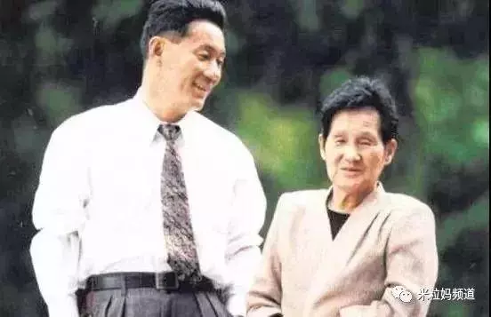 分房14年不怕外遇,李㼈寵妻陪逛街,看到喜歡的就買!