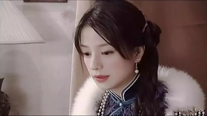 本以為賈靜雯女兒夠美了,但看到趙薇9歲女兒,顏值和氣質絕了,網友瞬間淪陷!